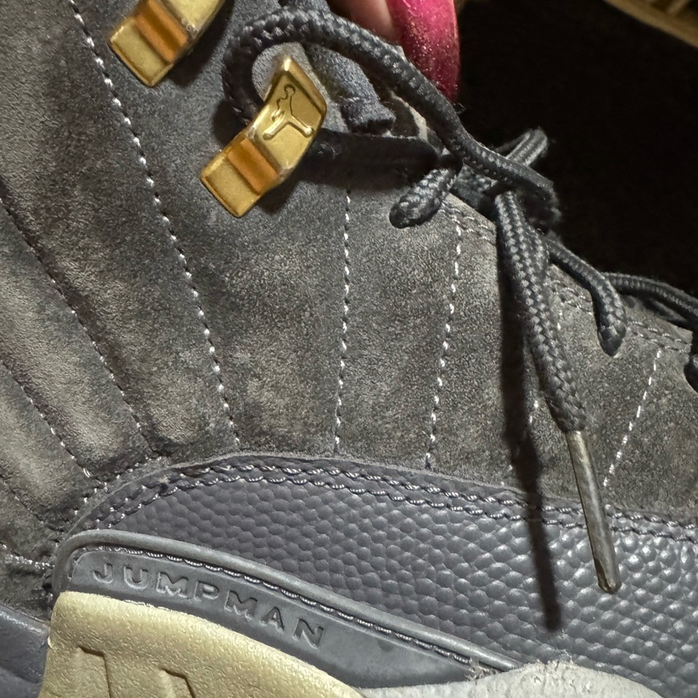 Nike Air Jordan 12 retro grey and gold accents - Picture 4 of 6